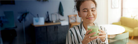 girl with green juice