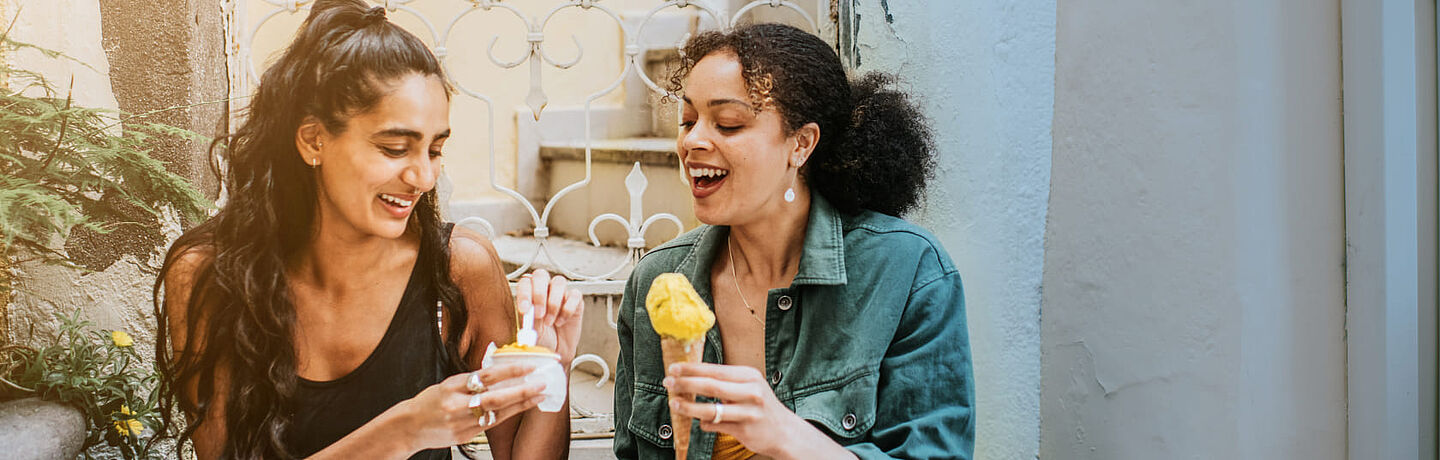 friends eating an ice cream