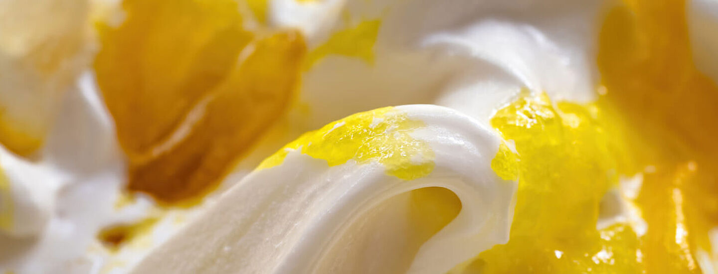 helado con almíbar de naranja